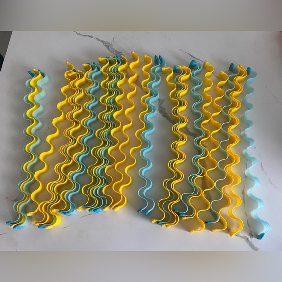 30 Pieces Heatless Waves Curlers Spiral Curls Styling No Heat HairRollers Hooks - Picture 7 of 8